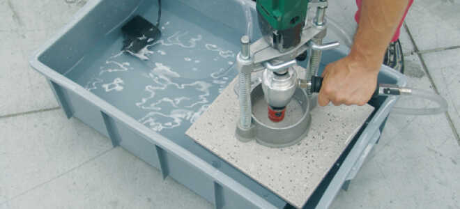 Как просверлить отверстие в керамической плитке и чем