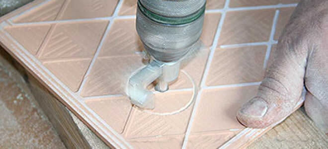 Как сделать отверстие в плитке кафельной